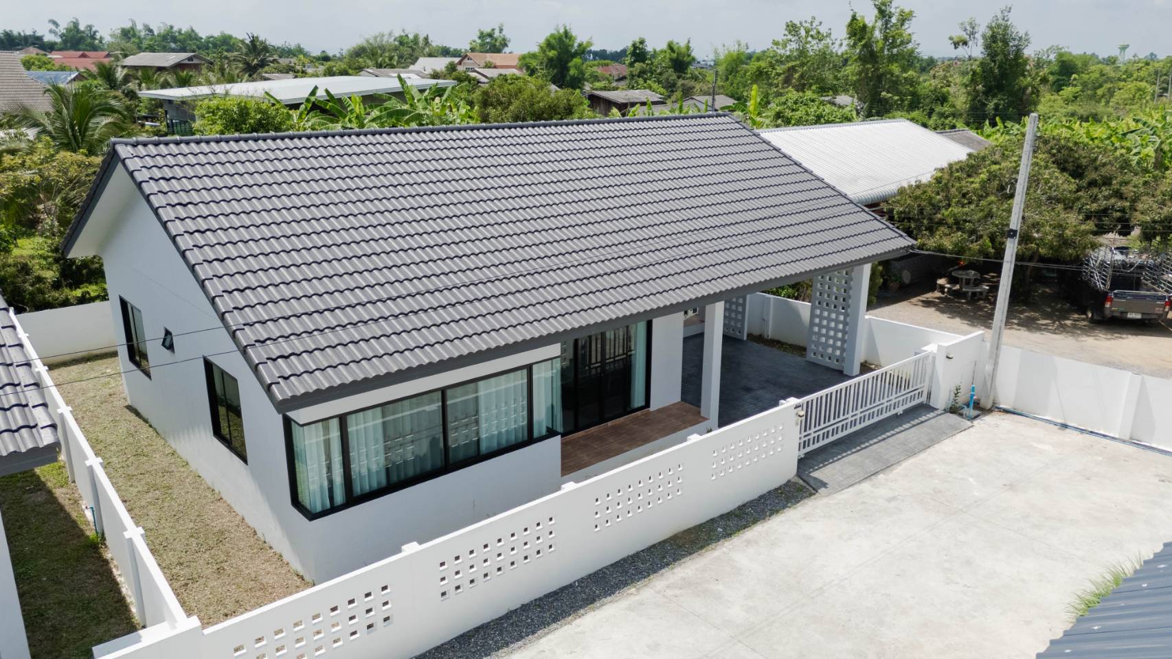 บ้านเดี่ยวสร้างใหม่ “พื้นที่กว้าง อยู่สบาย งบไม่แรง”